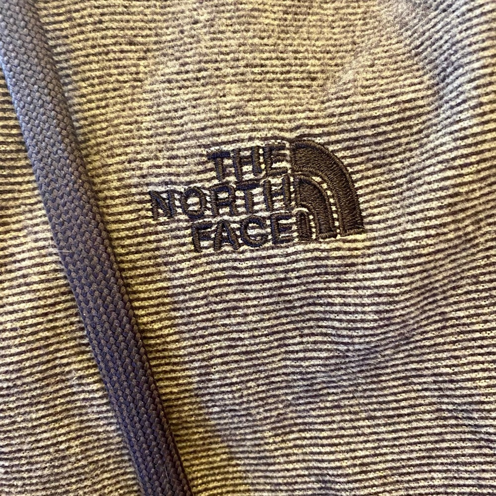 New North Face zip up hoodie. - Picture 4 of 4